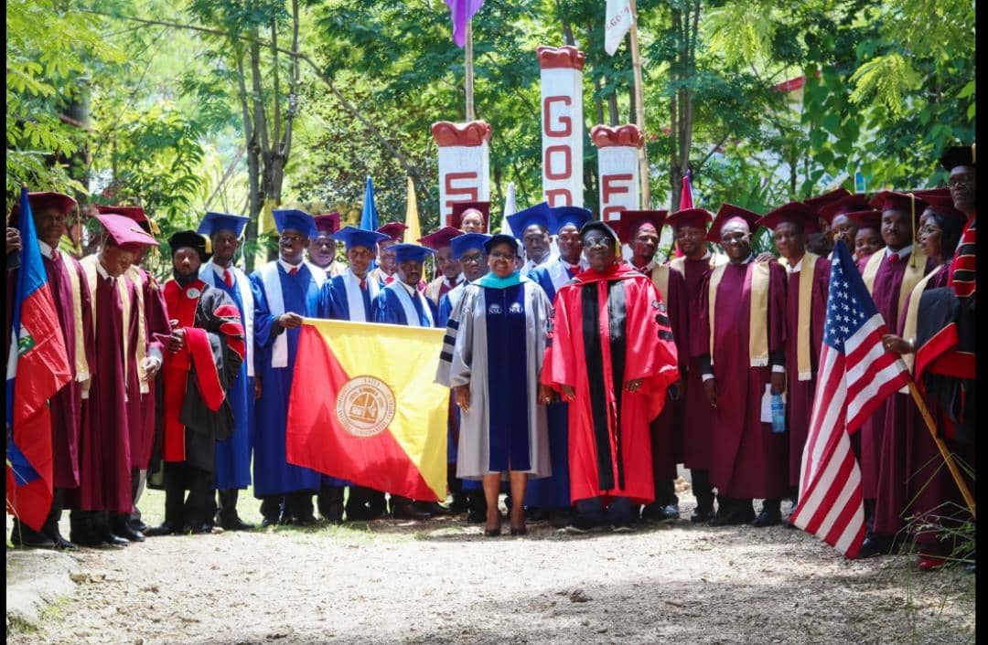 El Shaddaï International Christian University: cérémonie  de collation de grade  à  43 étudiants